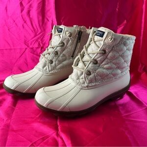 Sperry Women's White and Tan Quilted Boots 8